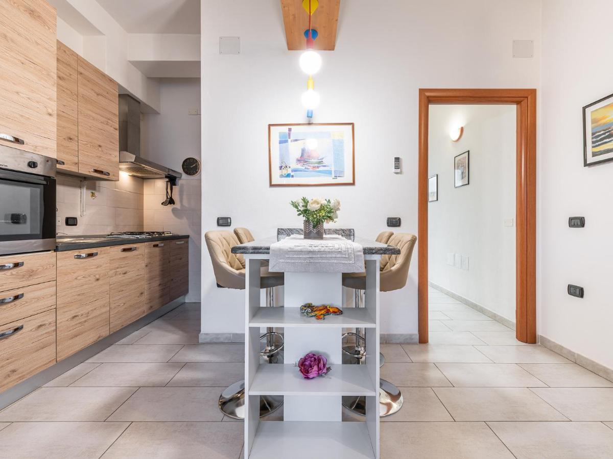 La Mariposa - Bellavita Apartments Асемини Екстериор снимка
